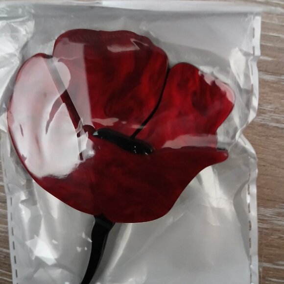 Acrylic Poppy Brooch. - Picture 4 of 4